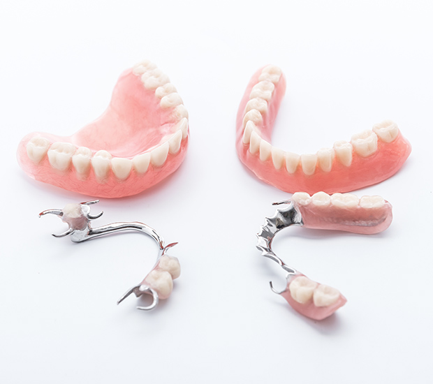 Mobile Dentures and Partial Dentures