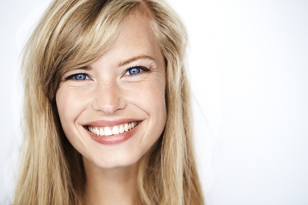 Choosing Between Over The Counter And Teeth Whitening From Your Dentist